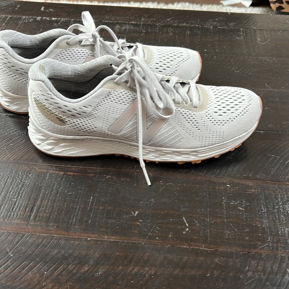 New Balance-woman’s walking shoe - Picture 3 of 6